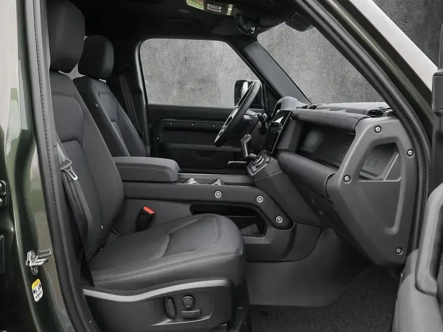 Neu Land Rover Defender SE Dynamic 249 PS (183 kW) 2026 Woolstone green SUV