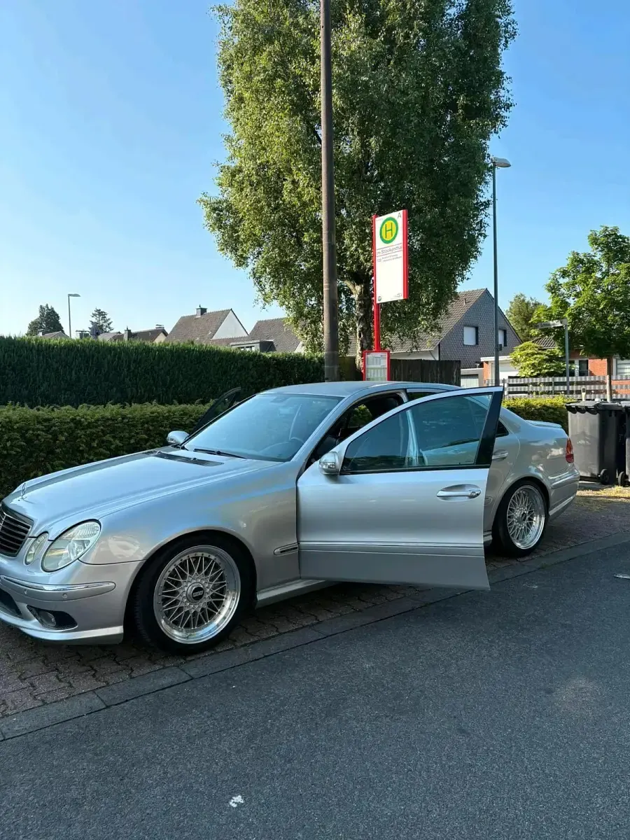 Gebraucht Mercedes E500 AMG 306 PS (225 kW) 2002 Silber Limousine