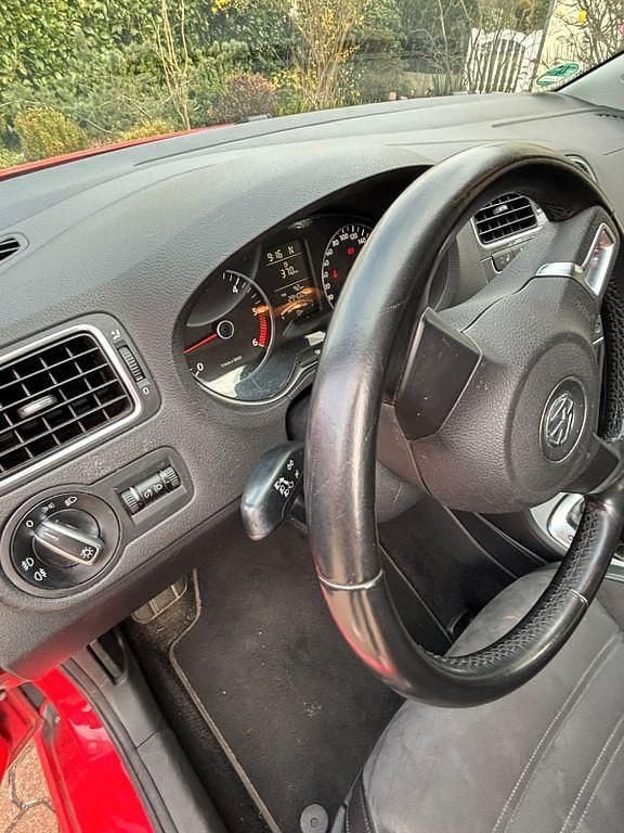 Gebraucht VW Polo 90 PS (66 kW) 2010 Rot Kleinwagen