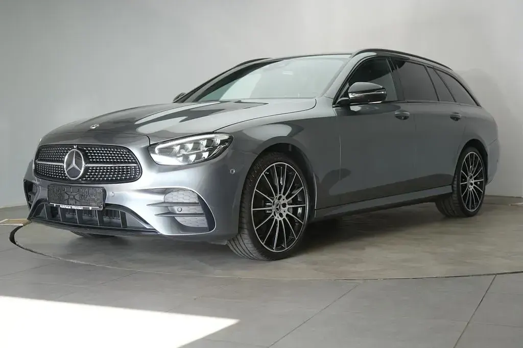 Gebraucht Mercedes E400 AMG line 330 PS (242 kW) 2023 Grau Limousine