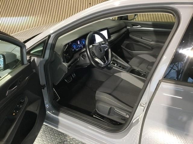 Gebraucht VW Golf VIII Active 150 PS (110 kW) 2023 Mondsteingrau Limousine