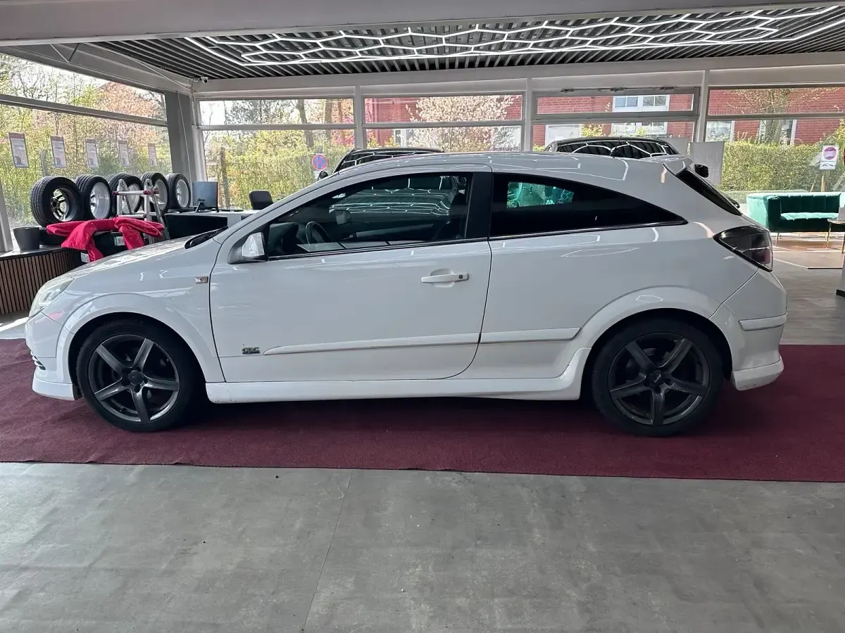 Gebraucht Opel Astra GTC 116 PS (85 kW) 2009 Weiß Coupé