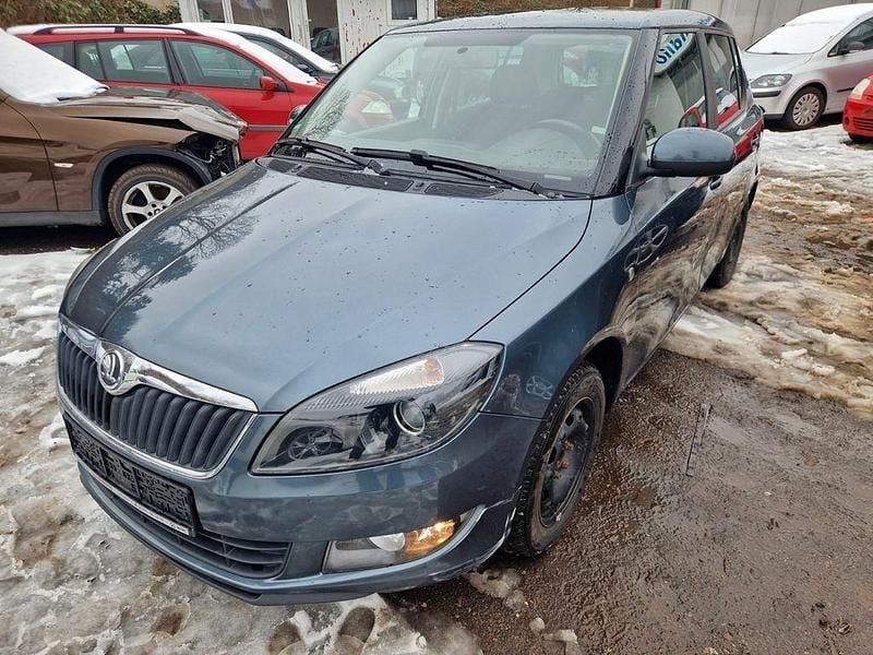 Grau Gebraucht 2014 Skoda Fabia Ambition Limousine | 3.200 € (Guter Preis) - Bild 1/4