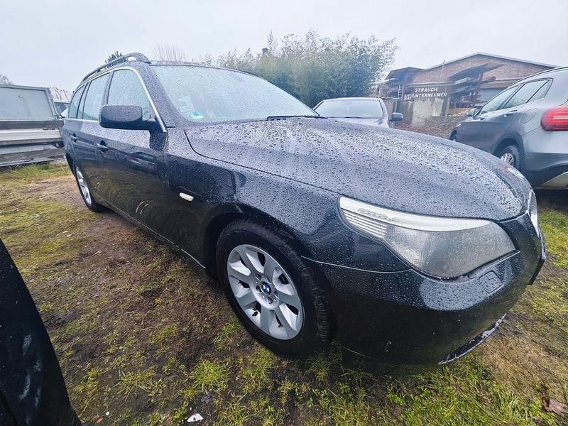 Gebraucht BMW 525 177 PS (130 kW) 2007 Schwarz Kombi