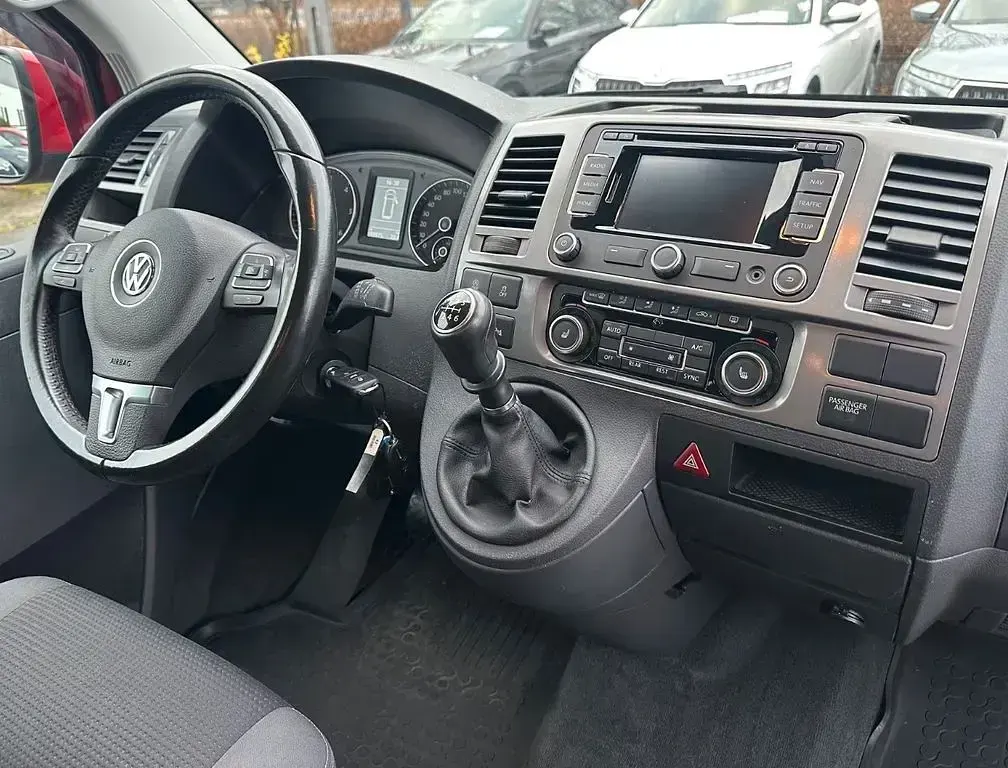 Gebraucht VW Multivan 140 PS (102 kW) 2015 Rot Van / Kleinbus