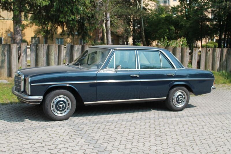 Blau Gebraucht 1972 Mercedes 200/8 Limousine | 12.999 € - Bild 1/4