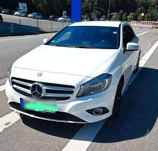 Weiß Gebraucht 2015 Mercedes A180 Limousine | 9.200 € (Guter Preis) - Bild 1/4