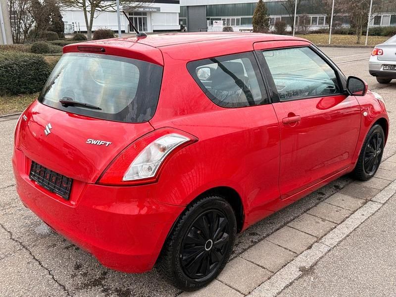 Gebraucht Suzuki Swift 80 PS (58 kW) 2012 Rot Kleinwagen