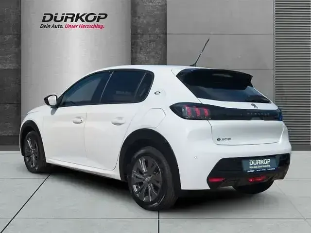 Gebraucht Peugeot e-208 Allure 100 kW (136 PS) 2024 Weiß Kleinwagen