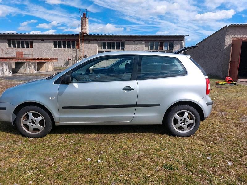 Gebraucht VW Polo 54 PS (39 kW) 2002 Silber Kleinwagen