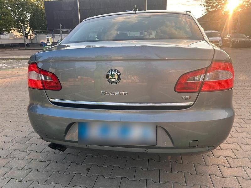 Gebraucht Skoda Superb 160 PS (117 kW) 2010 Grau Limousine