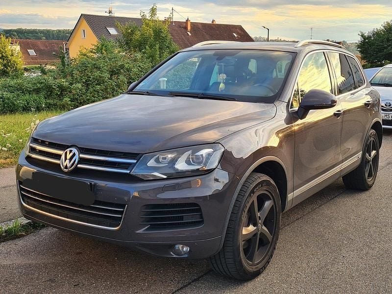 Grau Gebraucht 2011 VW Touareg SUV | 11.990 € (Guter Preis) - Bild 1/4