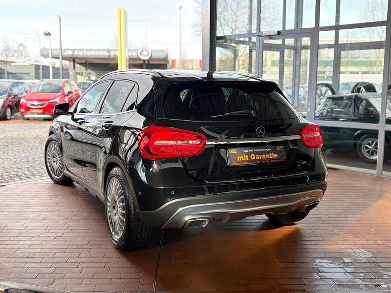 Gebraucht Mercedes GLA220 Urban 170 PS (125 kW) 2014 Schwarz SUV