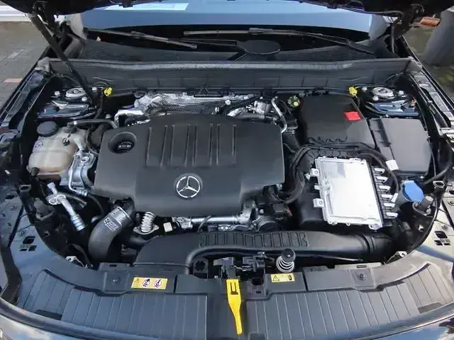 Gebraucht Mercedes GLB180 116 PS (85 kW) 2021 Schwarz SUV