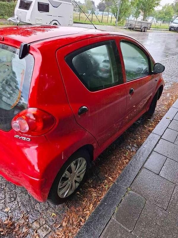 Rot Gebraucht 2007 Toyota Aygo Kleinwagen | 2.200 € (Fairer Preis) - Bild 1/4