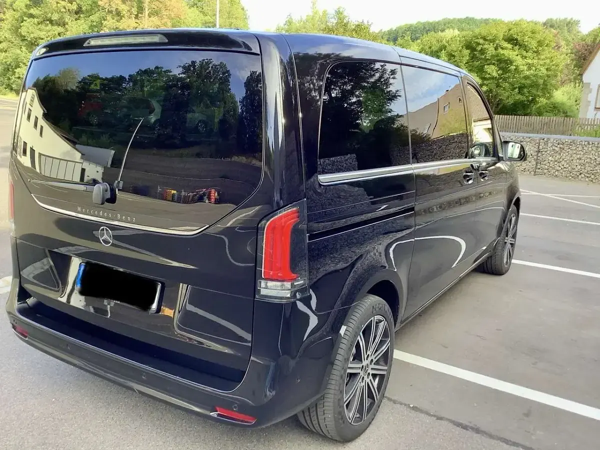 Gebraucht Mercedes V300 Avantgarde 237 PS (174 kW) 2026 Schwarz Van / Kleinbus