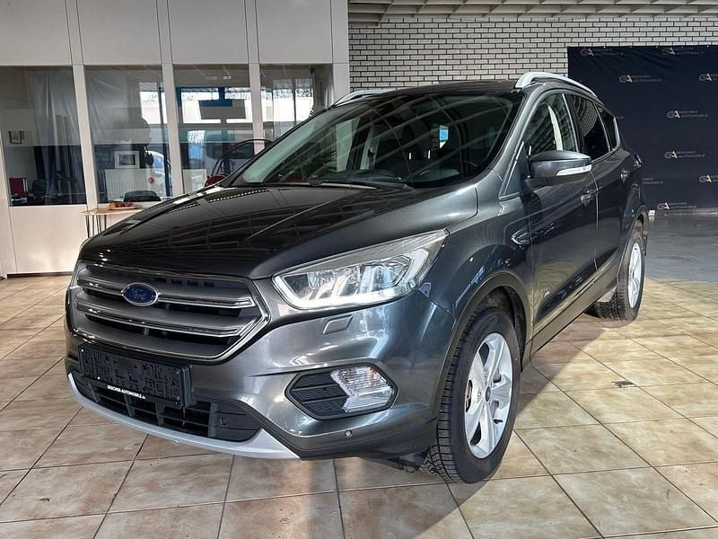 Usado Ford Kuga Titanium 179 HP (131 kW) 2017 Cinzento SUV