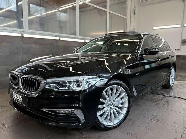 Black sapphire metallic (metallic) Gebraucht 2018 BMW 540 Luxury Line Kombi | 20.988 € (Guter Preis) - Bild 1/4