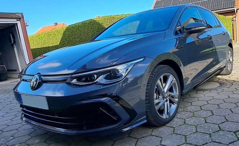 Grau Gebraucht 2023 VW Golf VIII R-line Limousine | 29.500 € (Superpreis) - Bild 1/4