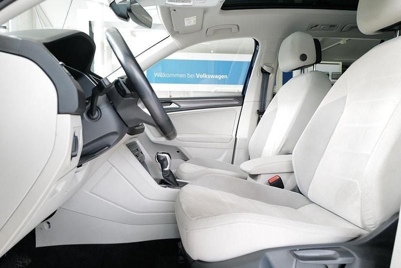 Gebraucht VW Tiguan Allspace Elegance 200 PS (147 kW) 2022 Atlantic blue metallic SUV