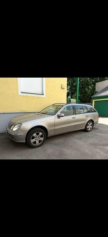 Grau Gebraucht 2005 Mercedes E220 Elegance Kombi | 4.500 € (Fairer Preis) - Bild 1/4