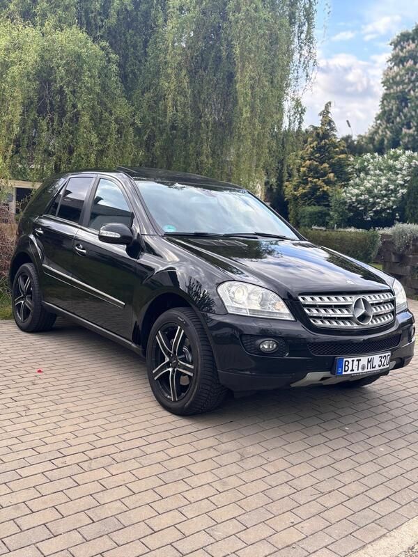Schwarz Gebraucht 2007 Mercedes ML320 SUV | 10.200 € (Etwas zu teuer) - Bild 1/4
