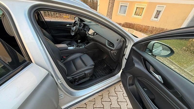 Gebraucht Opel Insignia Business 165 PS (121 kW) 2017 Silber Kombi
