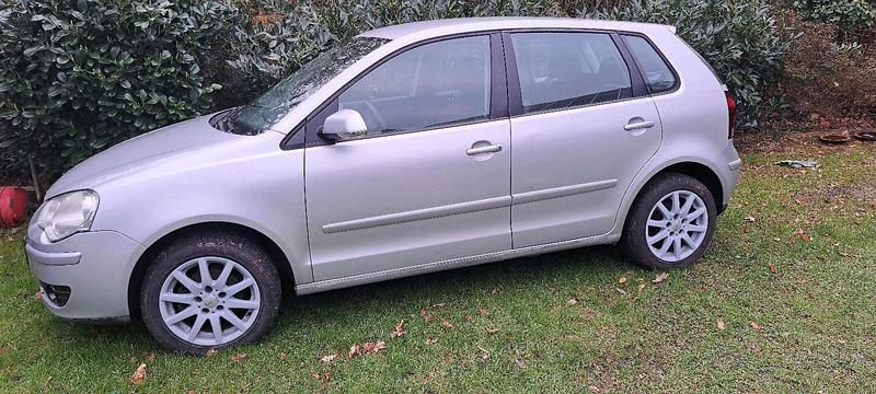 Usado VW Polo 80 HP (58 kW) 2009 Prateado Citadino