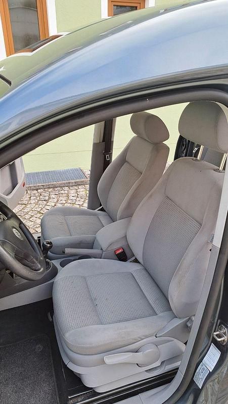 Grau Gebraucht 2010 VW Caddy Life Van / Kleinbus | 4.700 € (Guter Preis) - Bild 1/4