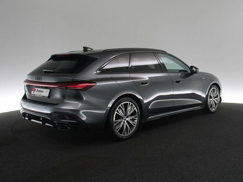 Gebraucht Audi A5 S-Line 204 PS (150 kW) 2025 Grau / daytonagrau perleffekt Kombi