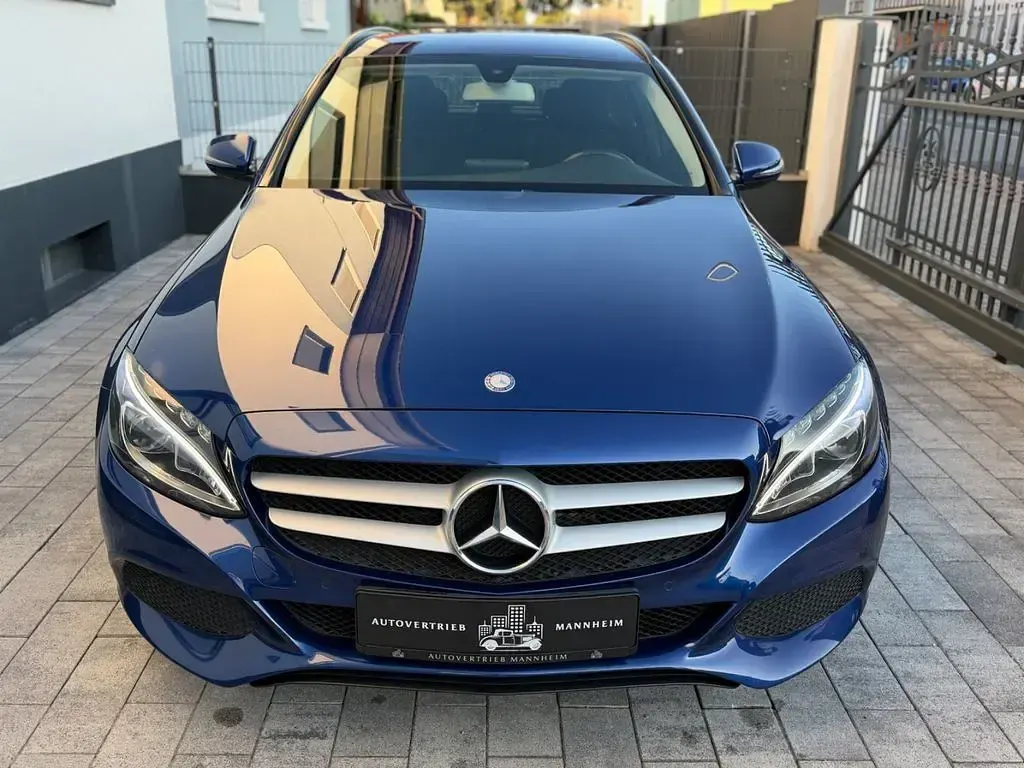 Gebraucht Mercedes C200 136 PS (100 kW) 2015 Blau Limousine