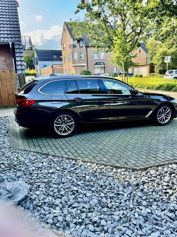 Gebraucht BMW 520 190 PS (139 kW) 2018 Grau Kombi