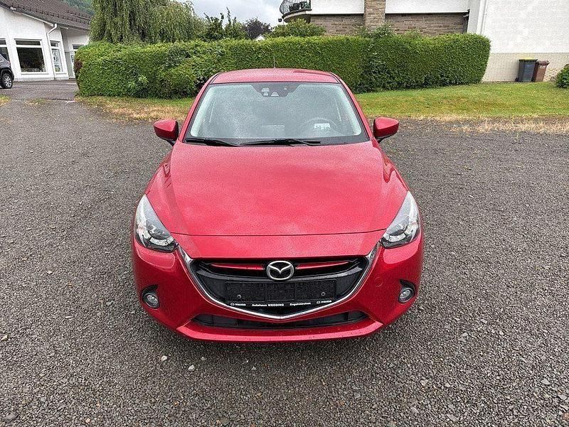 Rot Gebraucht 2015 Mazda 2 Sports-Line Limousine | 12.790 € (Etwas zu teuer) - Bild 1/4