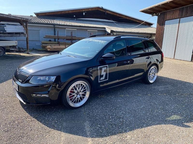 Schwarz Gebraucht 2014 Skoda Octavia vRS Kombi | 12.750 € (Fairer Preis) - Bild 1/4