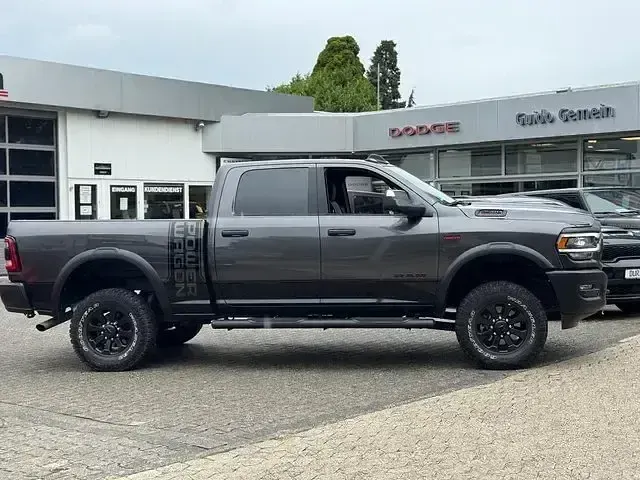 Gebraucht Dodge Ram 416 PS (305 kW) 2023 Granite crystal Pickup