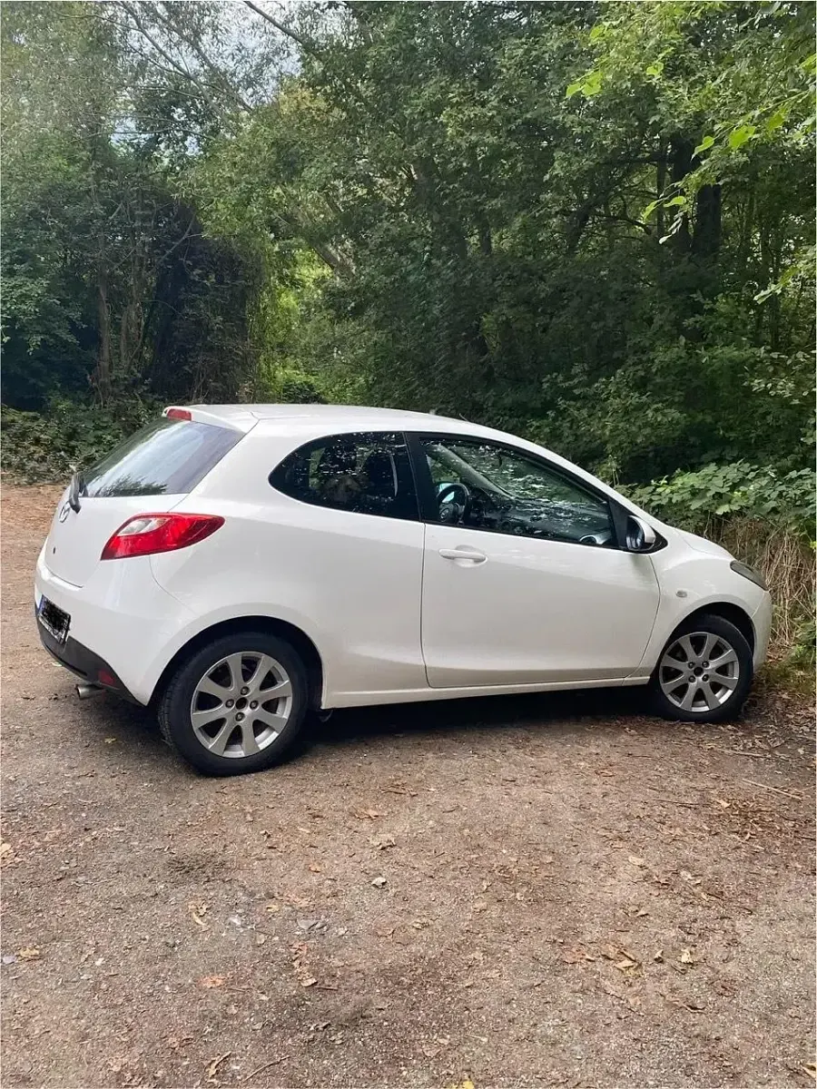 Gebraucht Mazda 2 Inclusive 86 PS (63 kW) 2019 Weiß Limousine