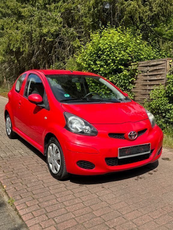 Rot Gebraucht 2009 Toyota Aygo Cool Kleinwagen | 3.690 € (Fairer Preis) - Bild 1/4