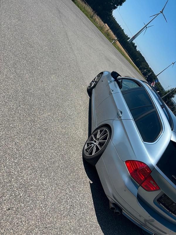 Gebraucht BMW 330 245 PS (180 kW) 2009 Blau Kombi