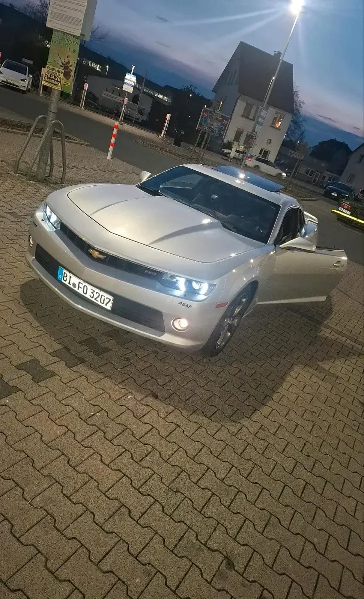 Usado Chevrolet Camaro 328 HP (241 kW) 2015 Verde Coupé