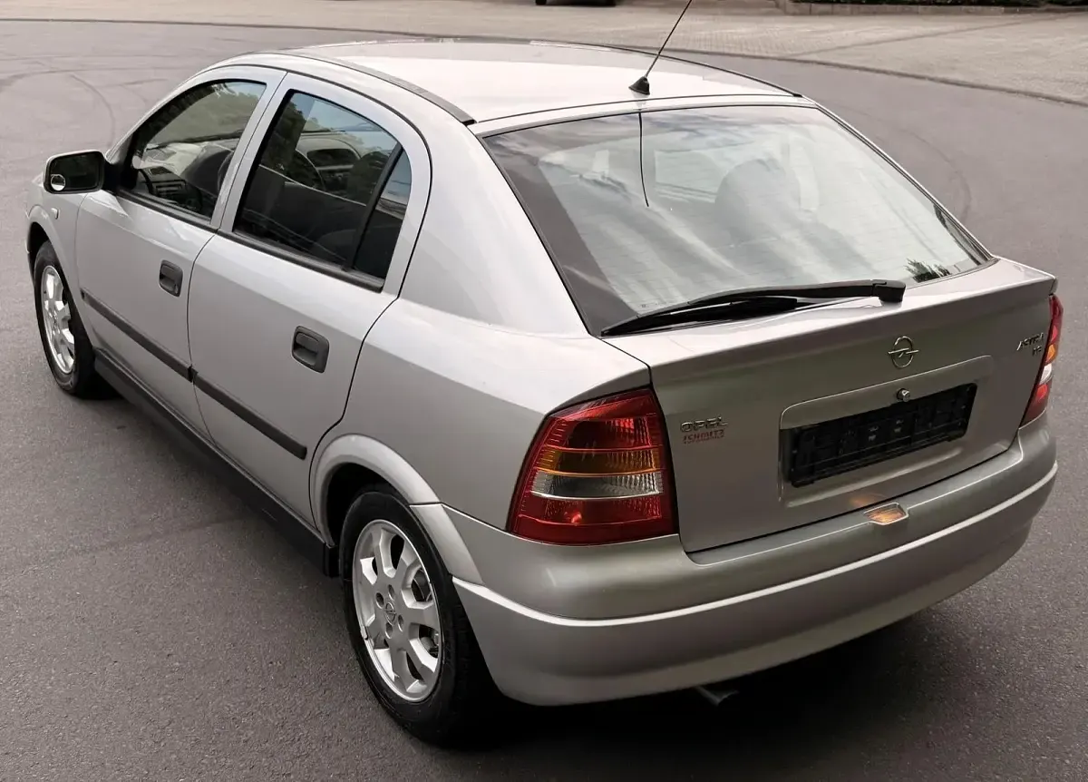 Gebraucht Opel Astra 84 PS (61 kW) 2001 Silber Limousine