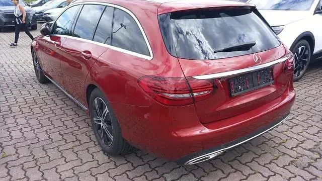 Gebraucht Mercedes C300 Avantgarde 258 PS (189 kW) 2020 Hyazinth rot metallic hyazinth rot metallic Limousine