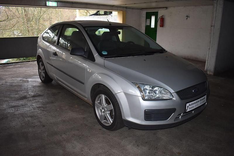 Gebraucht Ford Focus Trend 101 PS (74 kW) 2006 Silber Limousine