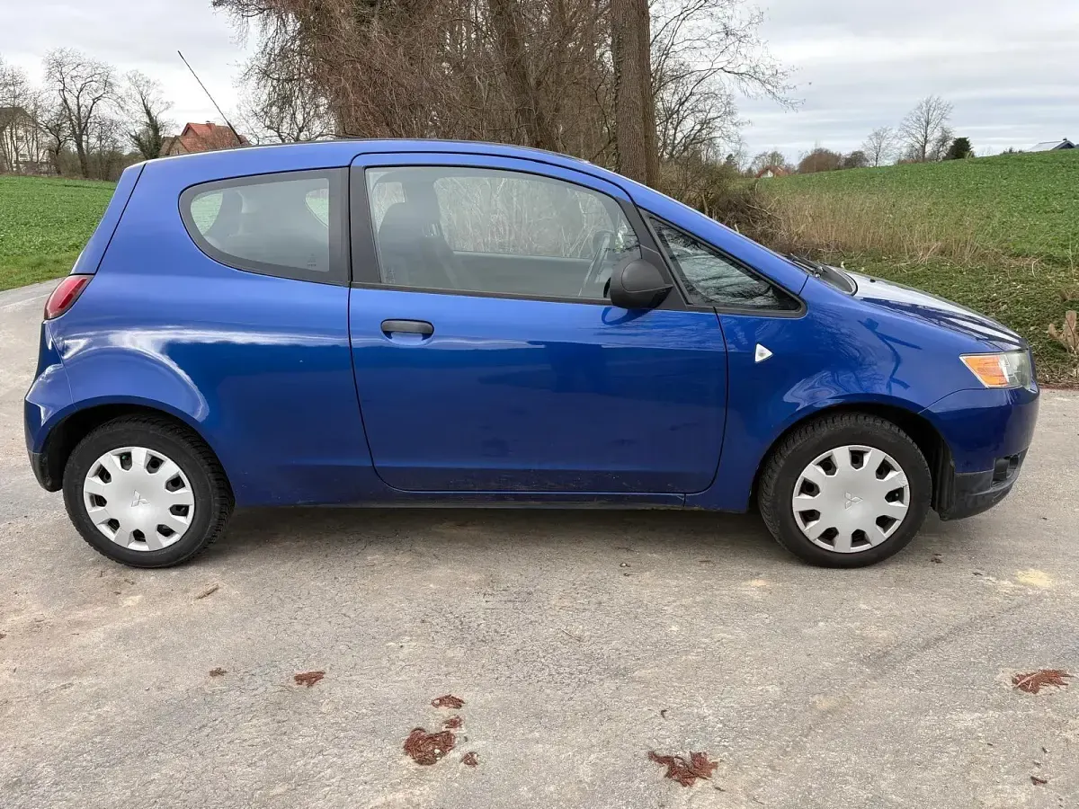 Gebraucht Mitsubishi Colt 75 PS (55 kW) 2010 Blau Kleinwagen