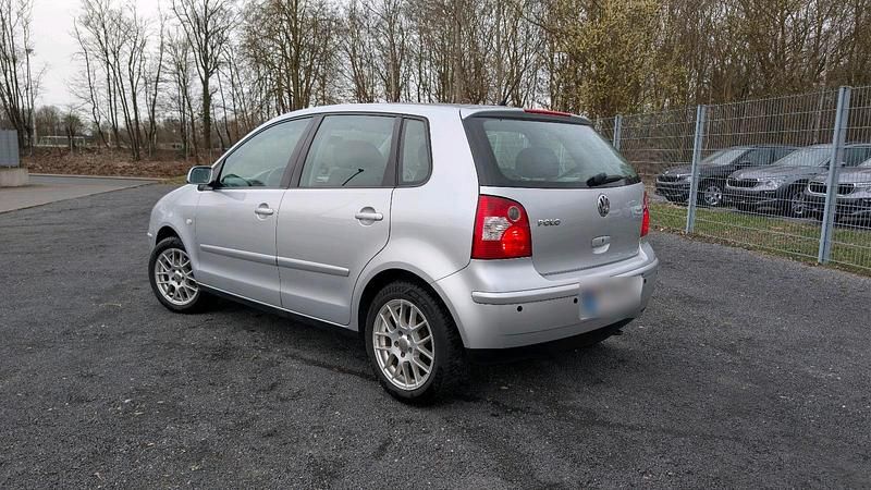 Gebraucht VW Polo 64 PS (47 kW) 2004 Silber Kleinwagen