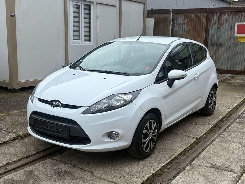 Gebraucht Ford Fiesta Champions Edition 60 PS (44 kW) 2012 Weiß Kleinwagen