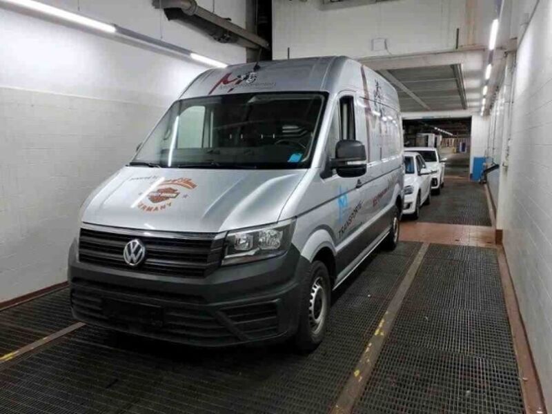 Reflexsilber metallic (metallic) Gebraucht 2023 VW Crafter Van | 20.948 € (Superpreis) - Bild 1/4