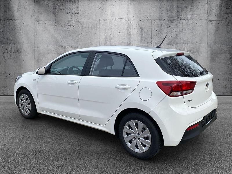 Second-hand Kia Rio 84 CP (61 kW) 2020 Alb Berlinǎ