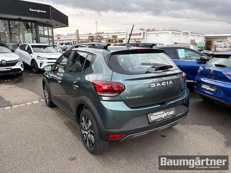 Neu Dacia Sandero Expression 91 PS (66 kW) 2025 Zedergrün metallic Kleinwagen