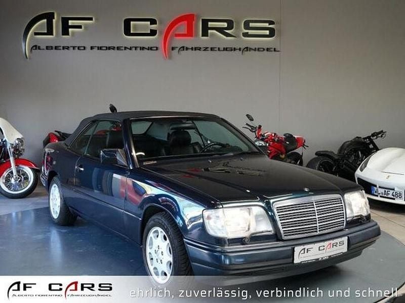 Gebraucht Mercedes E220 150 PS (110 kW) 1995 Smaragdschwarz metallic 189 Cabrio