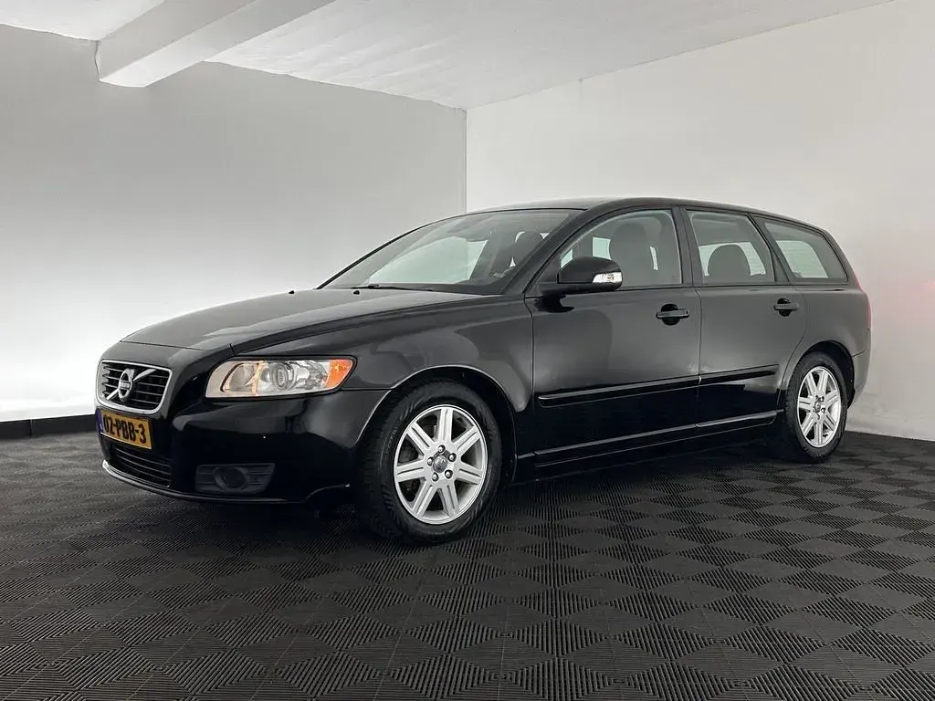 Gebraucht Volvo V50 Comfort 116 PS (85 kW) 2011 Schwarz Kombi